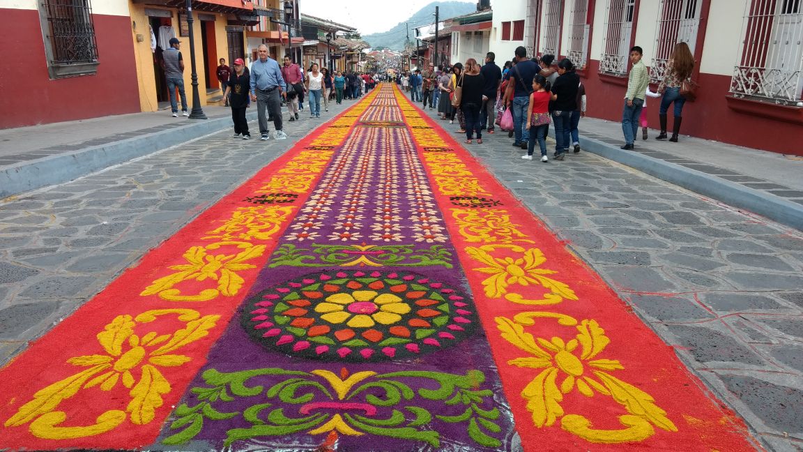 Xico se viste de color con tapetes en honor a Santa María Magdalena MÁSNOTICIAS