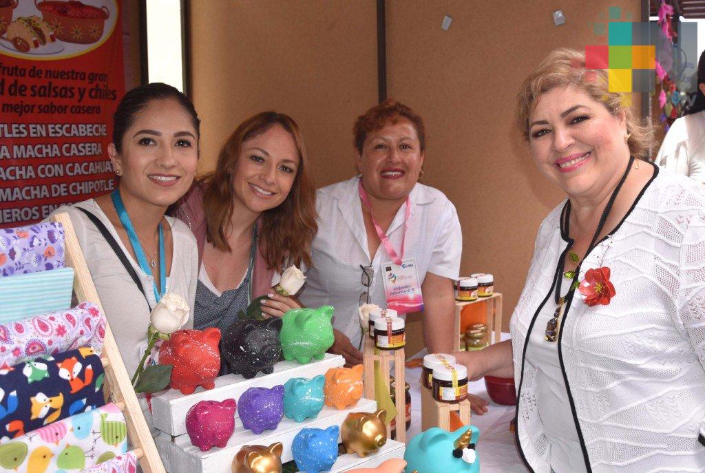 Realizan la Primera Feria de la Mujer Emprendedora y entregan