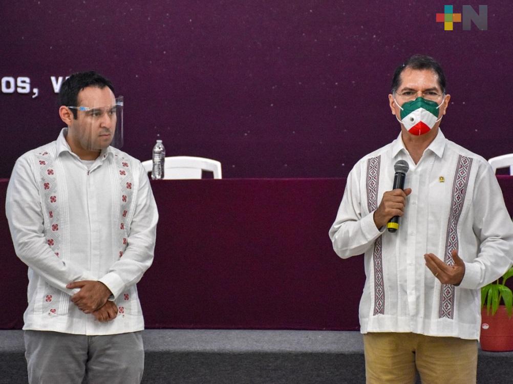 José Luis Lima, titular de Sefiplan y Víctor Manuel Carranza, alcalde de Coatzacoalcos